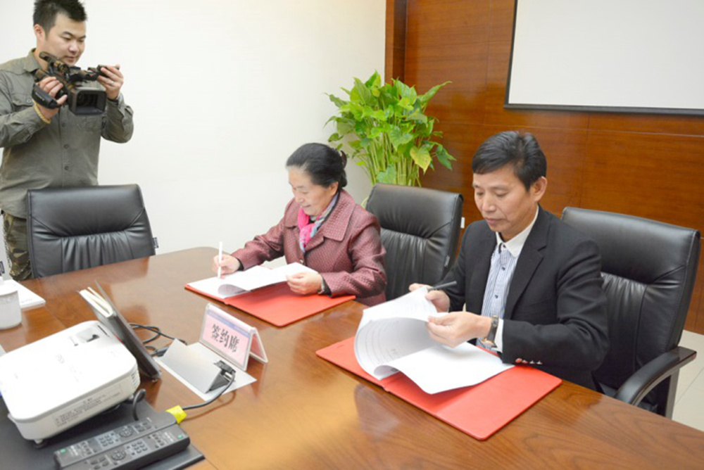 與王琪院士簽約現場